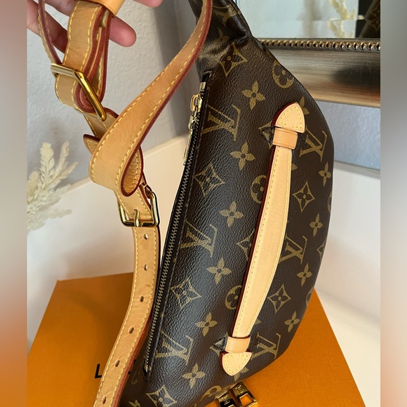 ❌SOLD❌🎀Louis Vuitton Monogram Bumbag - Picture 9 of 16